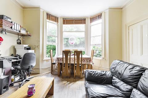 18b Avenue Crescent, London, W3 8EP