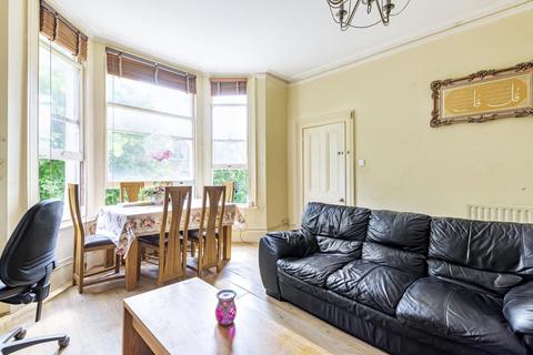 18b Avenue Crescent, London, W3 8EP
