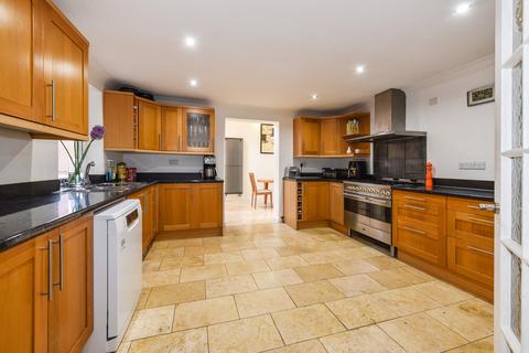 Montroig Rewlands Drive, Winchester, SO22 6PA