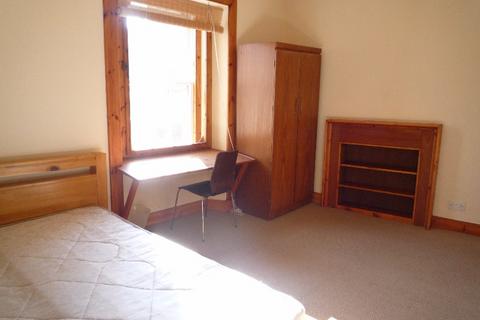 3 bedroom flat to rent, Nethergate, City Centre, Dundee, DD1