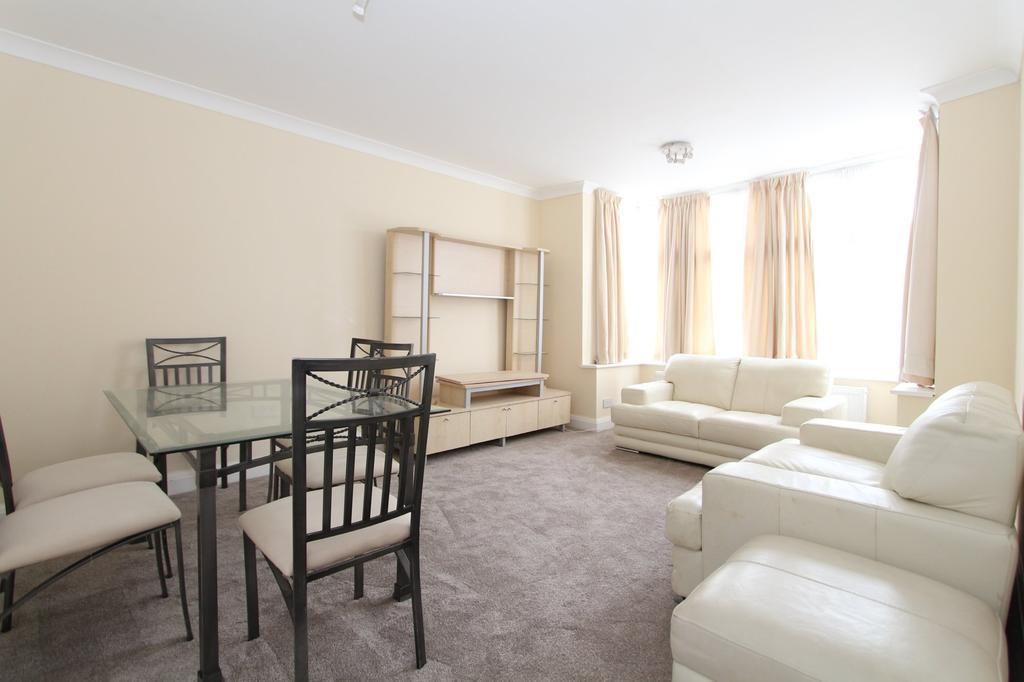 Montgomery Road, Edgware, HA8 3 bed apartment £1,700 pcm (£392 pw)