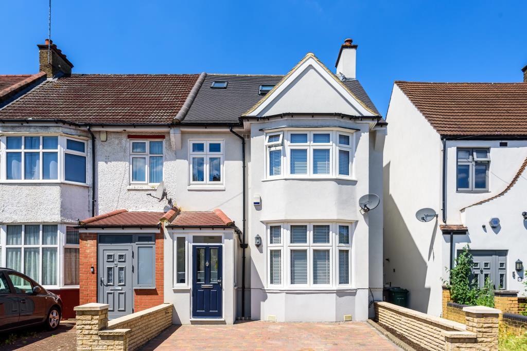 Ridgeview Road Whetstone, London, N20 4 bed end of terrace house £900,000