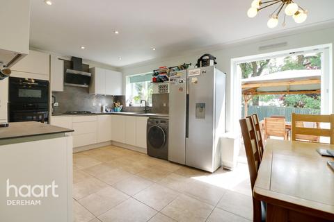 27 Adcock Road, Watton, Thetford, IP25 6NX