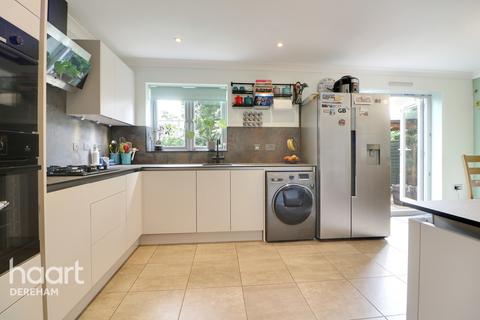 27 Adcock Road, Watton, Thetford, IP25 6NX