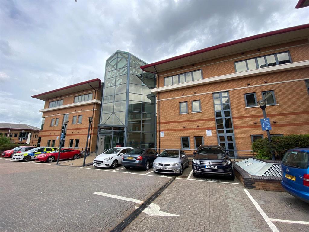 Mondial Way, Hayes, UB3 5AR 1 bed flat £1,100 pcm (£254 pw)