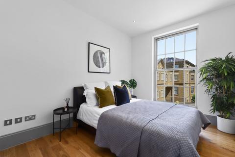 2 bedroom apartment to rent, Princess Park Manor, Royal Drive, London, N11