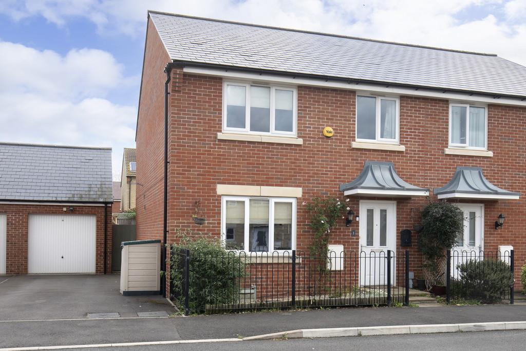 Sapperton Drive, Cleeve, GL52 8FE 4 bed semidetached house £415,000