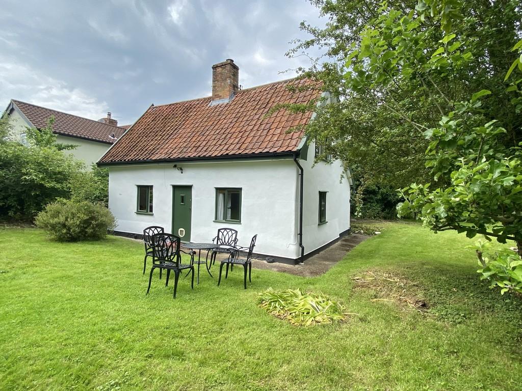 Roydon 2 bed detached house for sale £465,000
