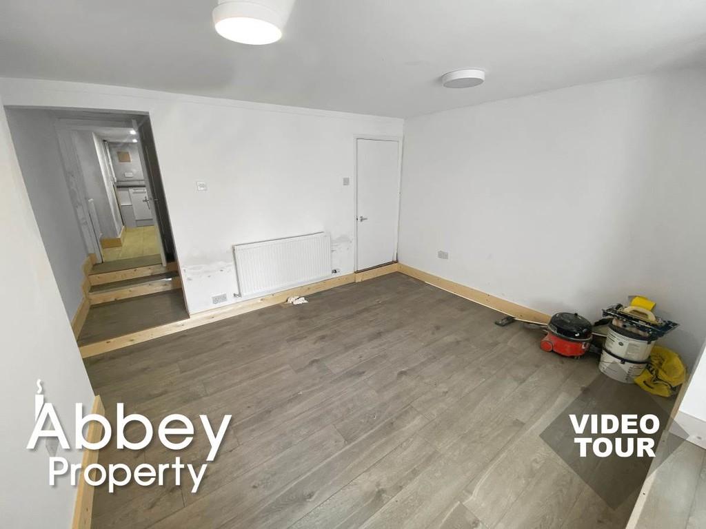 High St North Dunstable LU6 1LN 1 bed flat to rent £750 pcm (£173 pw)