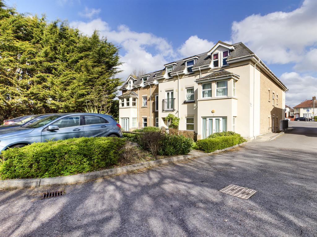 West End Road, Ruislip 2 bed apartment £1,450 pcm (£335 pw)