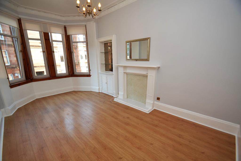 23 Strathyre Street, Shawlands, G41 3LN 1 bed flat £875 pcm (£202 pw)