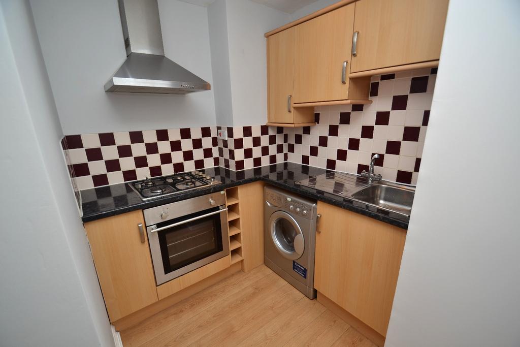 23 Strathyre Street, Shawlands, G41 3LN 1 bed flat £875 pcm (£202 pw)