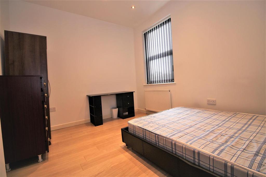 Elmfield Avenue, Victoria Park Leicester 2 bed apartment £850 pcm (£196 pw)