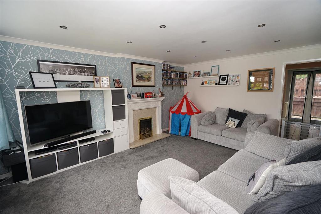 Pennine Road, Horwich, Bolton 3 bed semidetached house £230,000