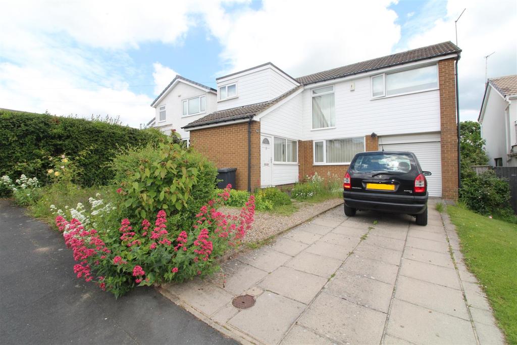 Holt Park Approach, Leeds 4 bed detached house £375,000