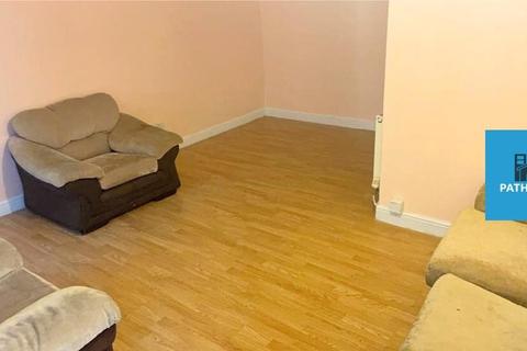 3 bedroom apartment for sale - Tiptree Crescent, Ilford