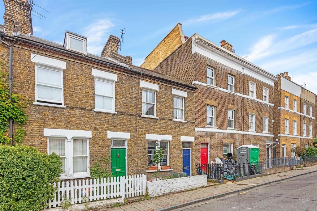 Wadham Road, Putney SW15 3 bed terraced house £2,500 pcm (£577 pw)