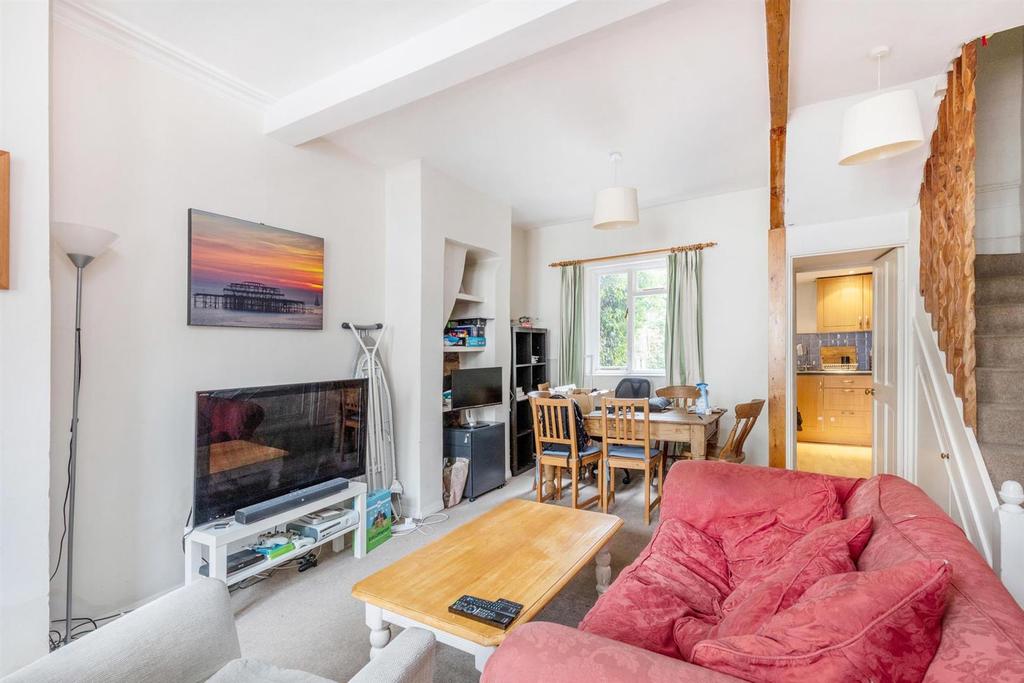 Wadham Road, Putney SW15 3 bed terraced house £2,500 pcm (£577 pw)