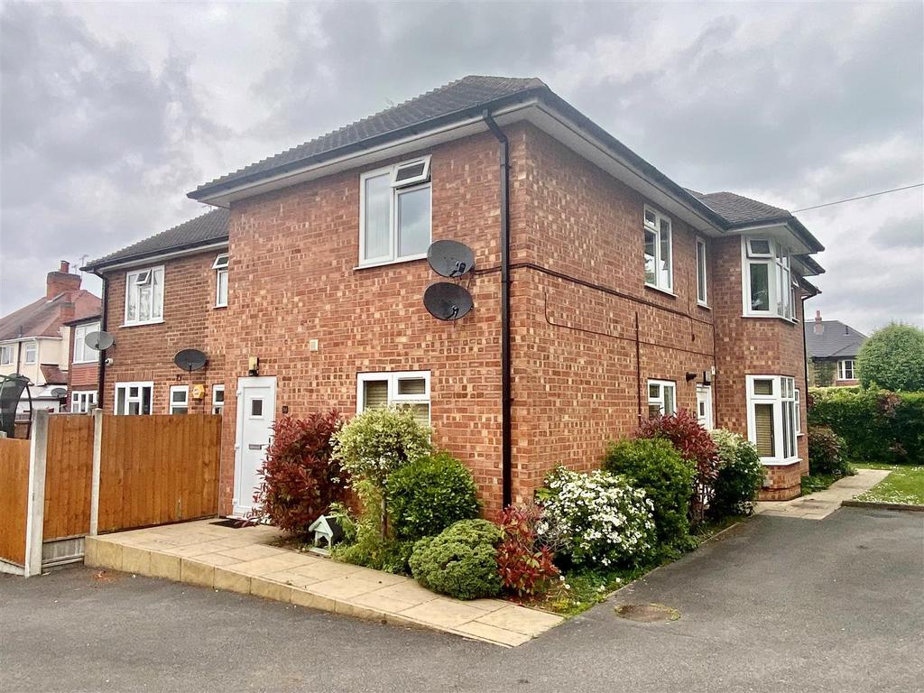 Chase Close, Higham Lane, Nuneaton 2 bed flat £625 pcm (£144 pw)
