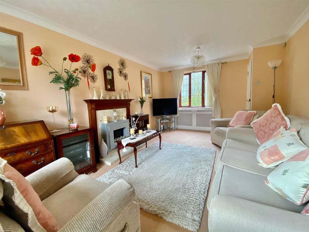 Ashleigh Drive, Crowhill, Nuneaton 3 bed detached house £305,000