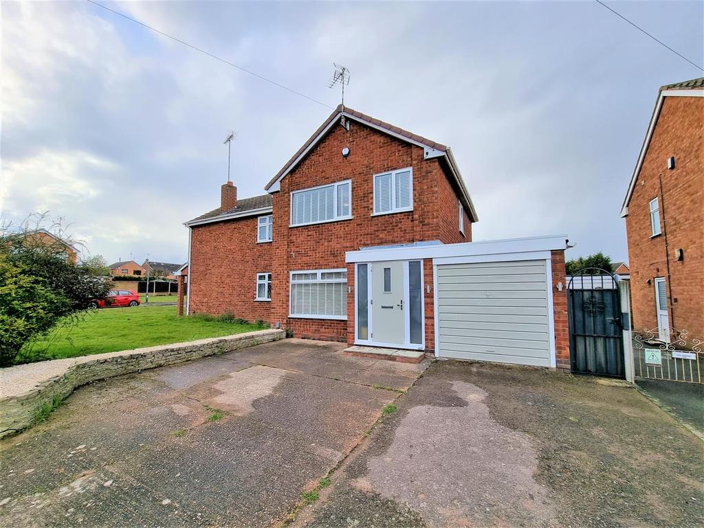 Charnwood Avenue, Stockingford, Nuneaton 3 bed detached house £260,000