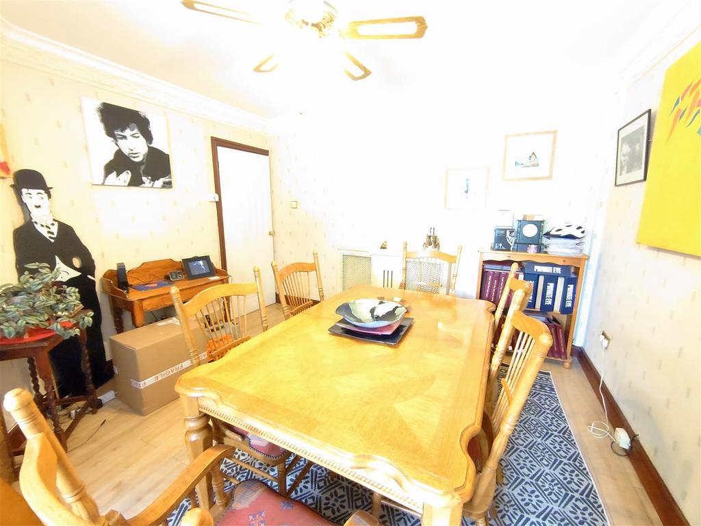 Dining Room b.jpg