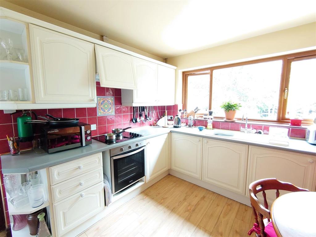 Breakfast Kitchen b.jpg