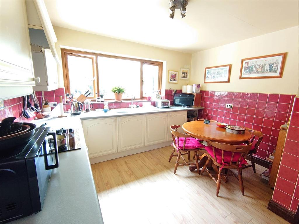 Breakfast Kitchen a.jpg