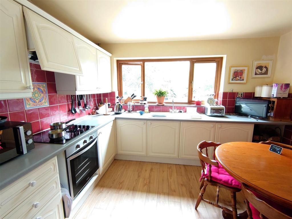 Breakfast Kitchen c.jpg