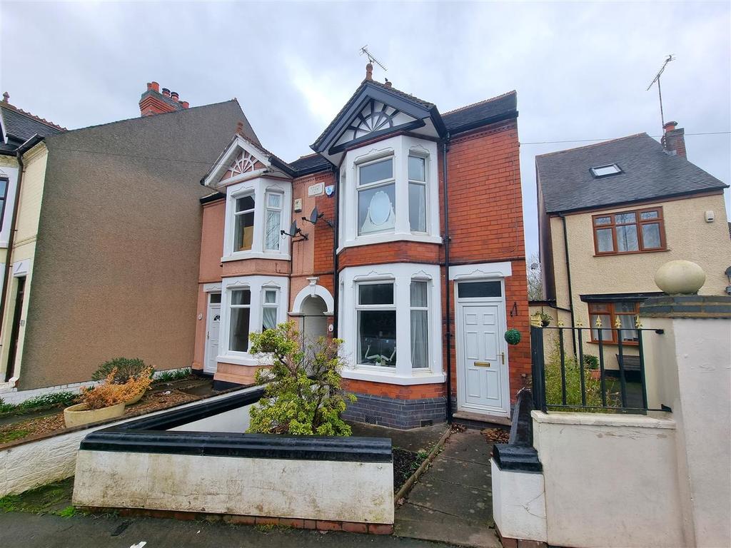 Castle Road, Hartshill 2 bed end of terrace house £195,000