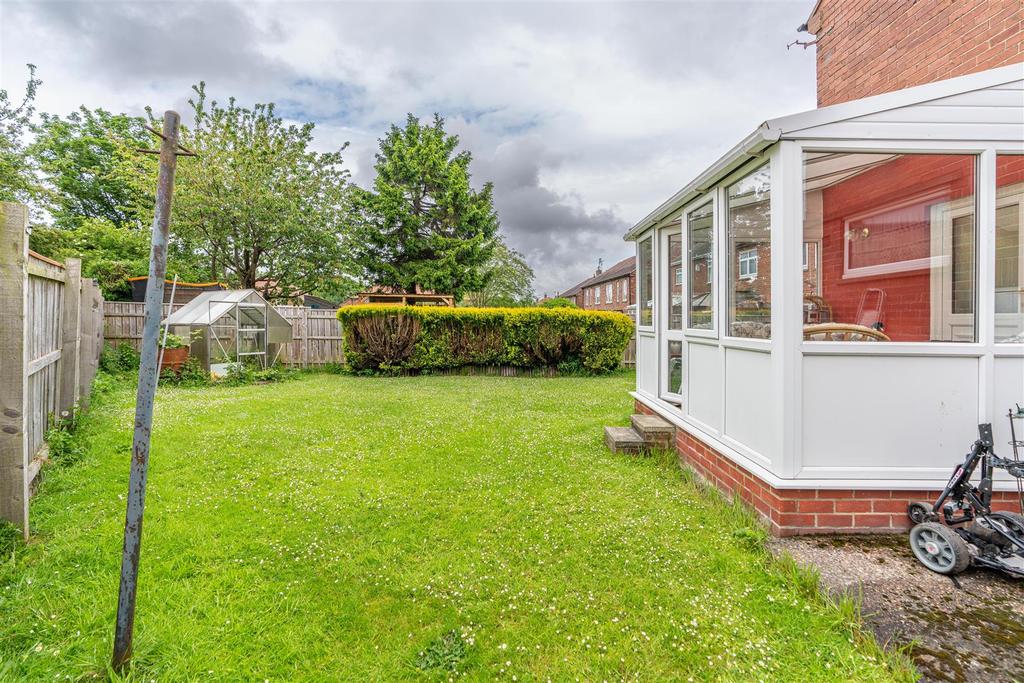 Jubilee Road, Gosforth, Newcastle... 3 bed semidetached house £190,000