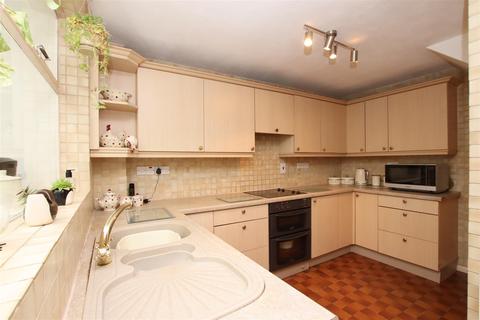 38 Hamlin Gardens, Exeter, EX1 3AD