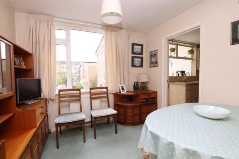 38 Hamlin Gardens, Exeter, EX1 3AD