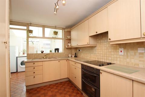 38 Hamlin Gardens, Exeter, EX1 3AD