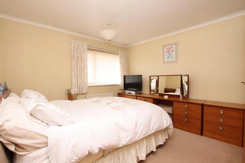 38 Hamlin Gardens, Exeter, EX1 3AD