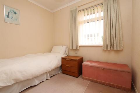38 Hamlin Gardens, Exeter, EX1 3AD