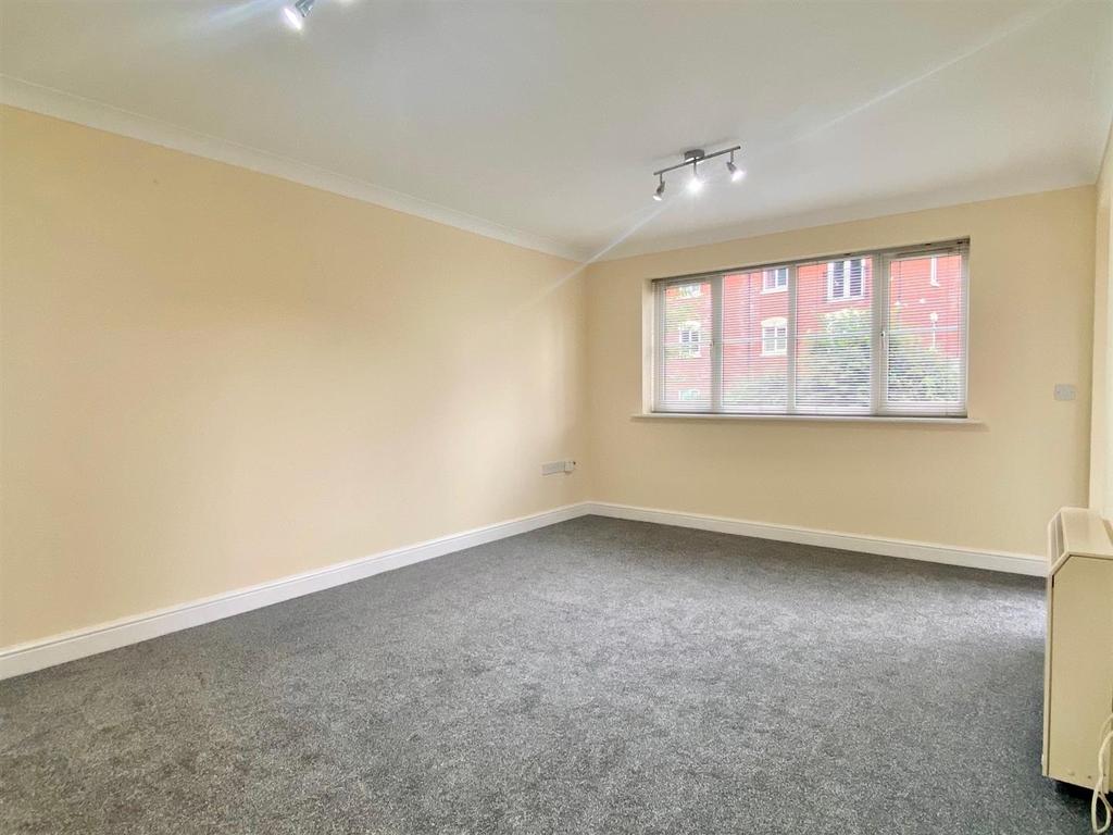The Croft, Stockingford, Nuneaton 2 bed flat £125,000