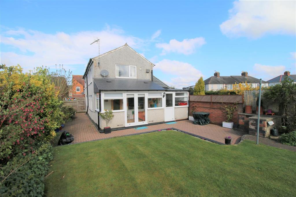 Wolvey Road, Bulkington 3 bed detached house - £339,950