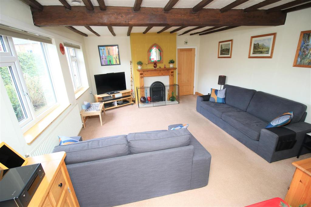 Wolvey Road, Bulkington 3 bed detached house £339,950