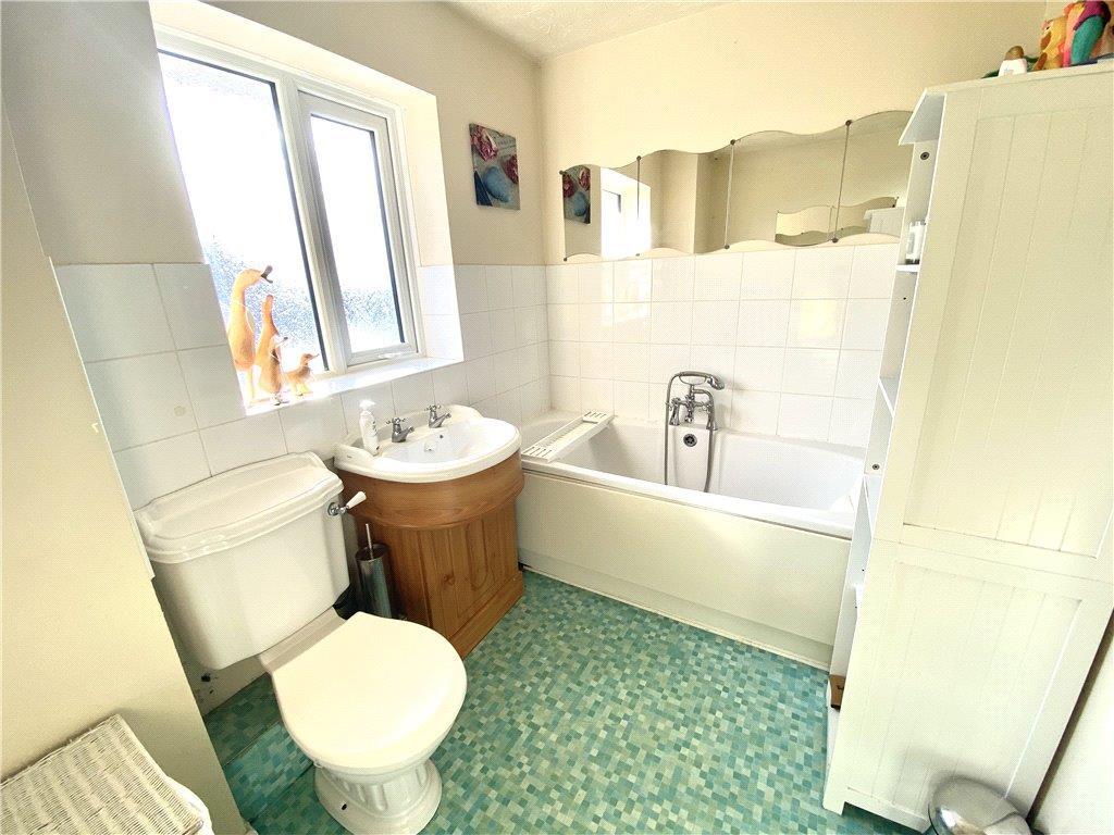Bathroom 1.jpg