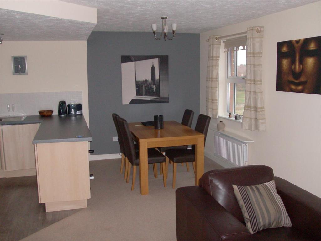 Westfield Drive, Aldridge 2 bed flat £209,950