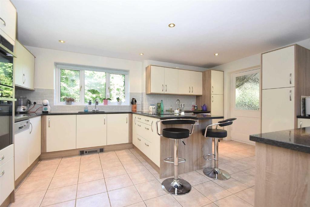 Kenton Drive, Shrewsbury 4 bed detached house £525,000