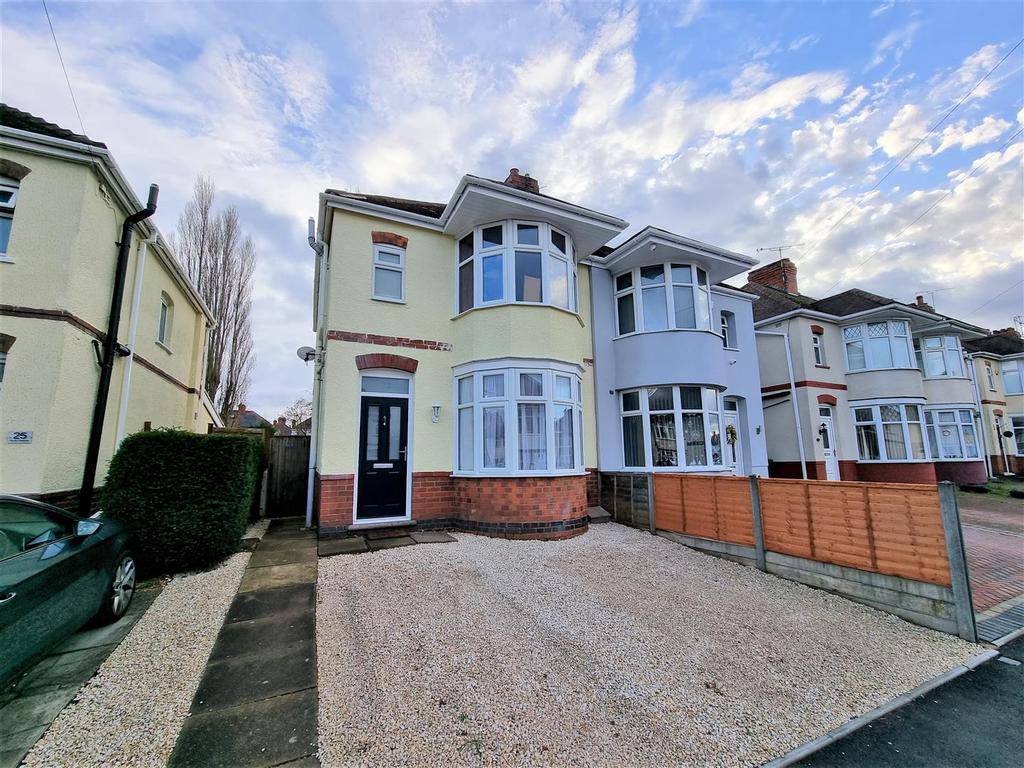 Ryde Avenue, Weddington, Nuneaton 3 bed detached house £235,000