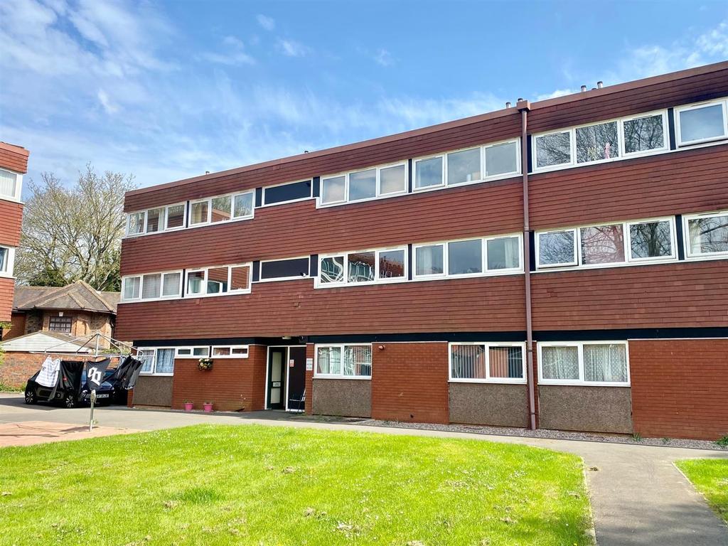 Cleaver Gardens, Weddington, Nuneaton 2 bed flat £115,000