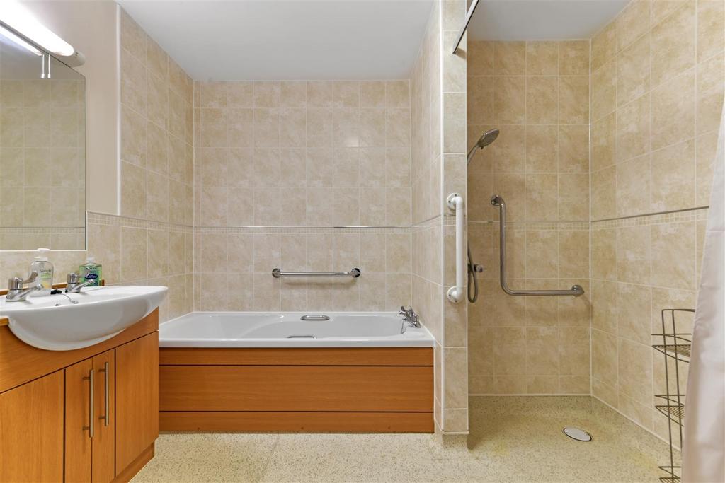 Wet room - bathroom.jpg