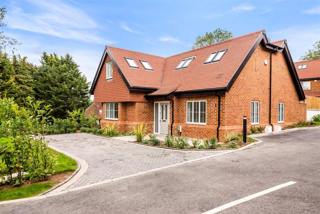 Hollymeoak Road, Coulsdon 5 bed detached house £1,295,000
