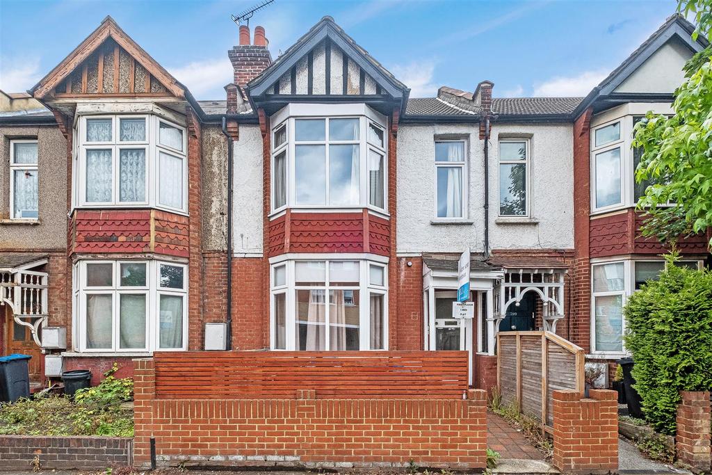 Kingston Road, Wimbledon 2 bed flat £450,000
