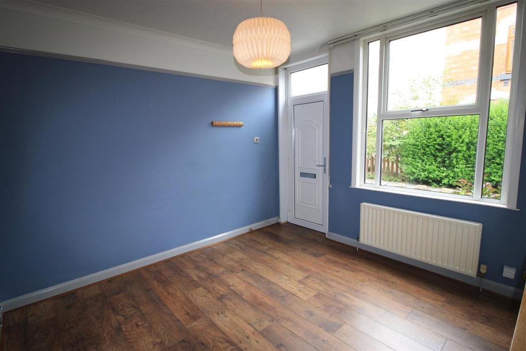 Churchfields Road, Bromsgrove 2 bed terraced house £795 pcm (£183 pw)