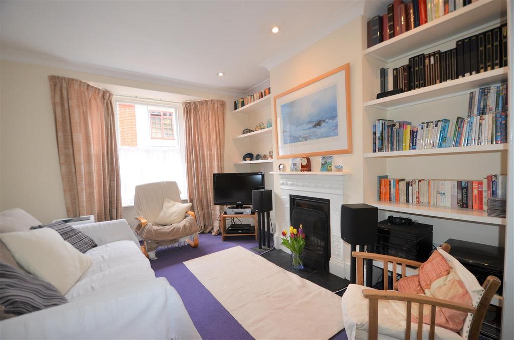 Albert Street, Aylesbury 2 bed terraced house £300,000