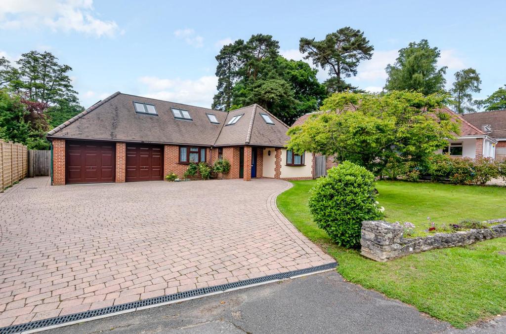 Thorold Road, Hiltingbury, Chandler's... 5 bed chalet £950,000